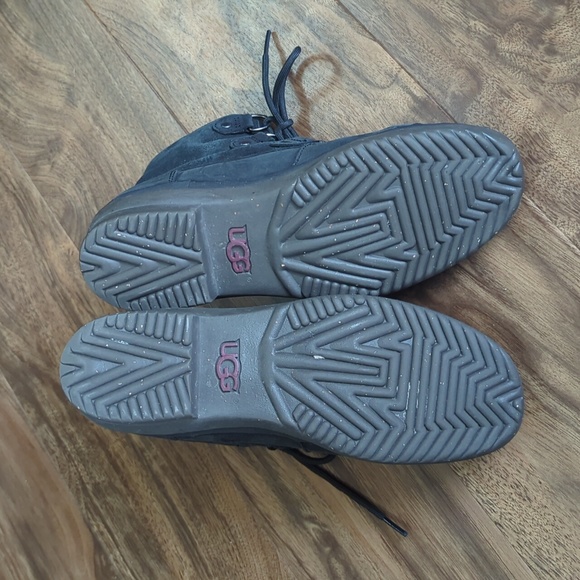 UGG Black Waterpoof Boots Cecile - Picture 4 of 9